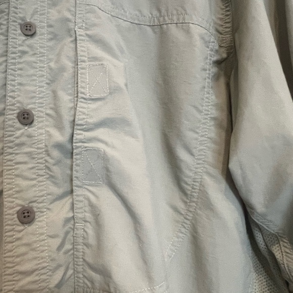 Mountain Hardwear men’s green fishing shirt. Size medium. Button up. - Picture 8 of 10